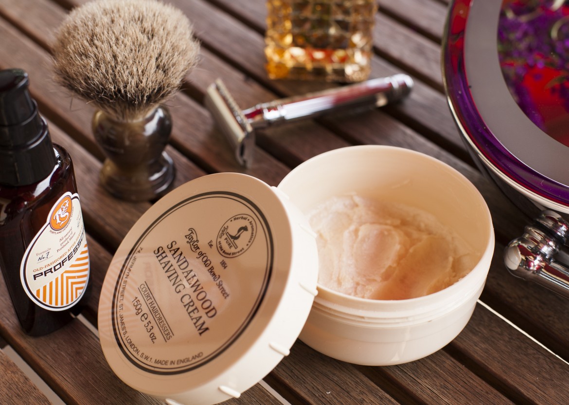 Golenie z użyciem kremu Taylor of Old Bond Street Sandalwood Shaving Cream