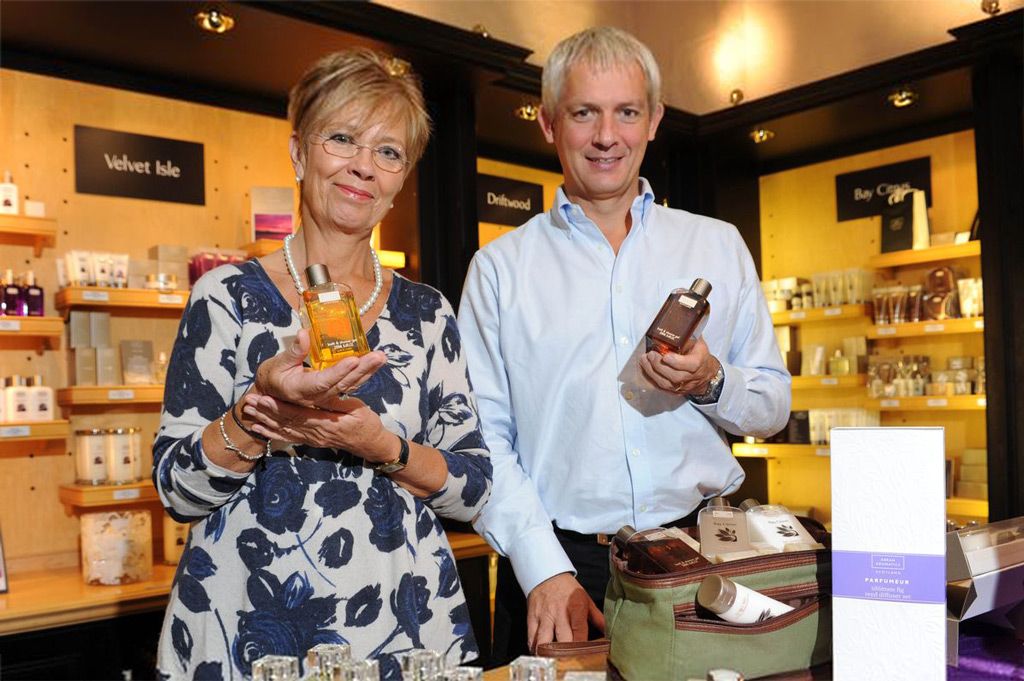 Założycielka Arran Aromatics Janet Russell i dyrektor zarządzający Iain Pittman Read (zdjęcie Daily Record)