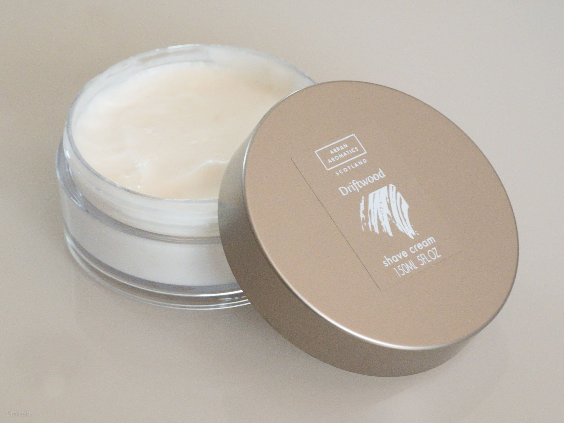 Konsystencja kremu do golenia Arran Aromatics Driftwood Shaving Cream