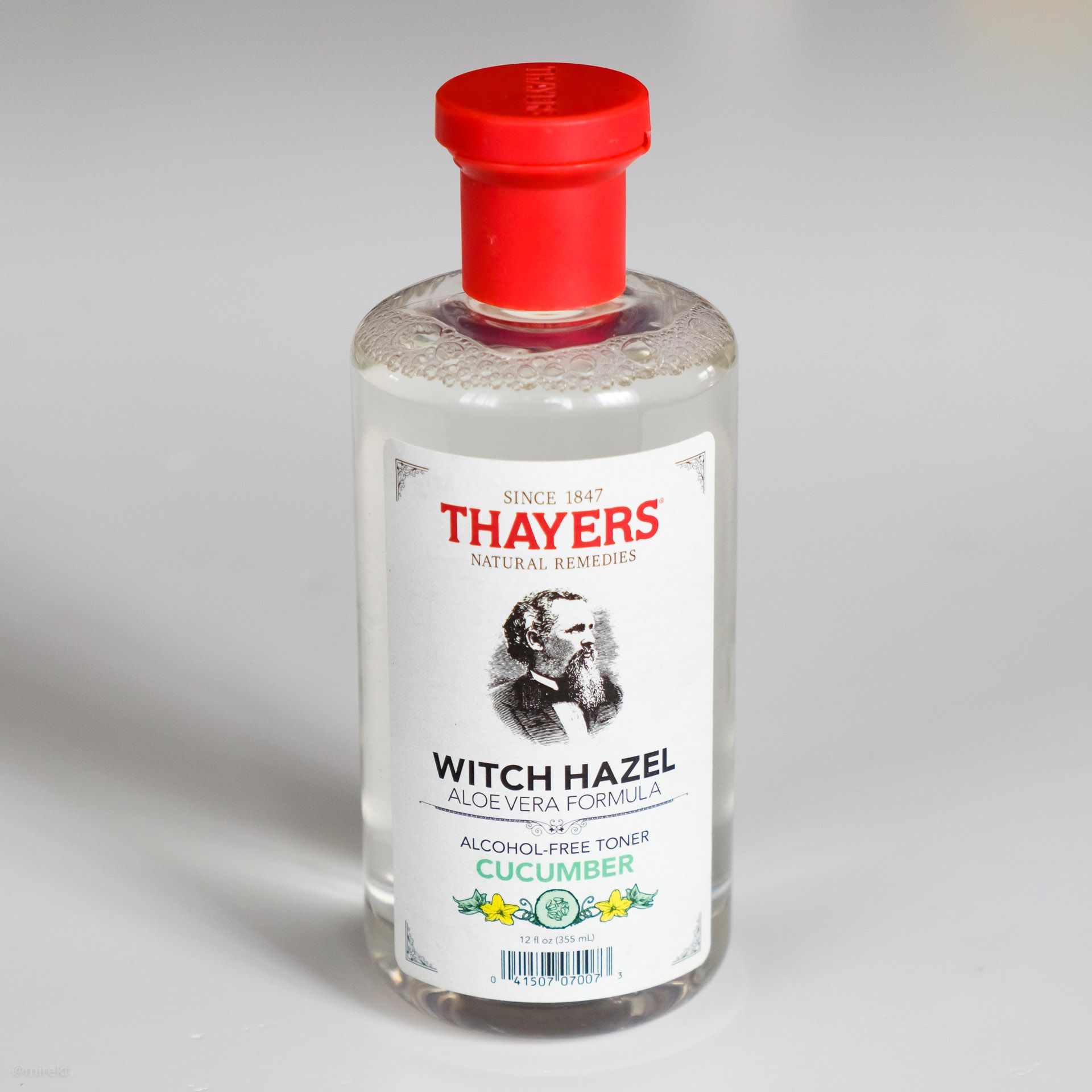 Opakowanie bezalkoholowej wody po goleniu Thayers-Witch-Hazel-Cucumber-Bottle