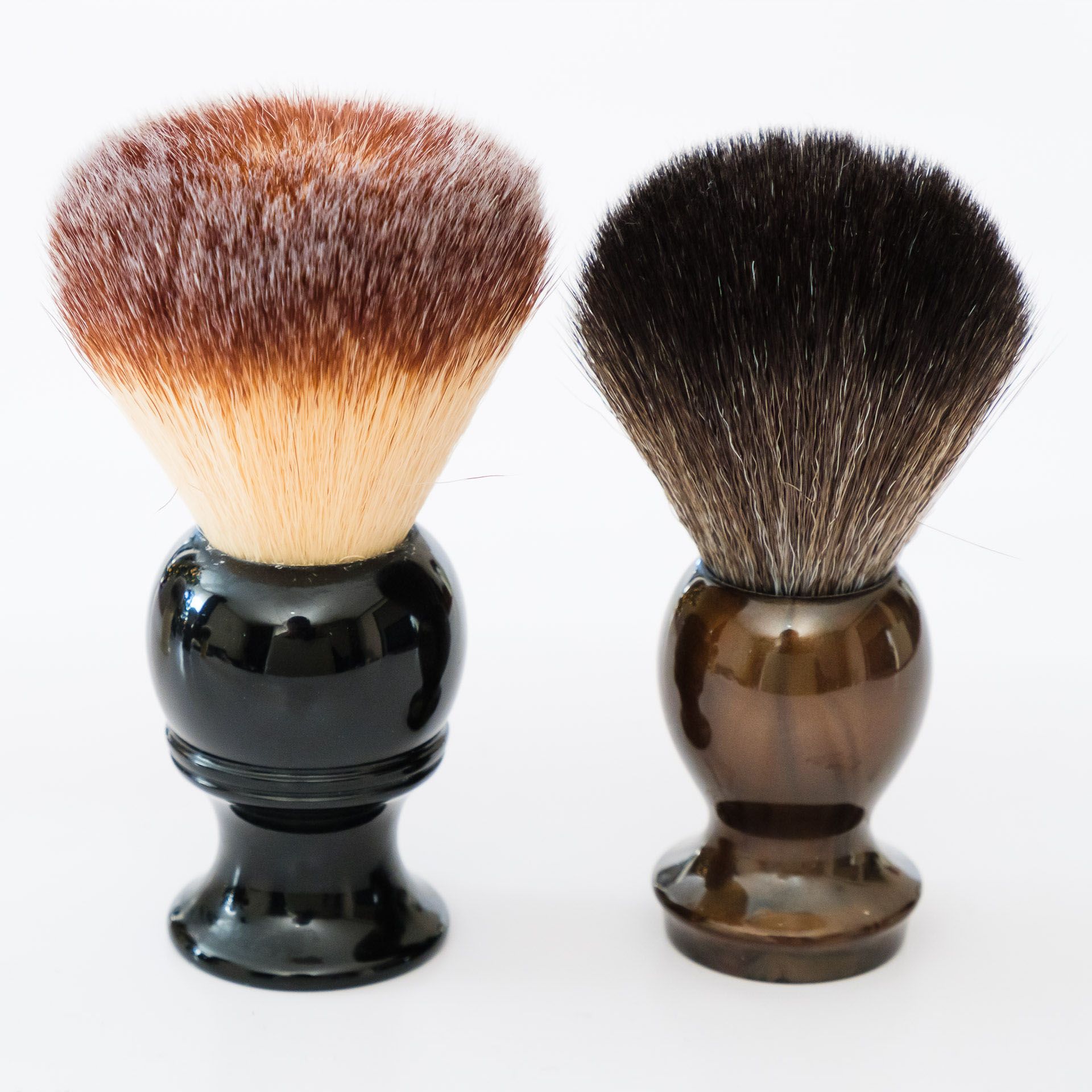 Porównanie pędzla Maggard Razors 22 mm Black Synthetic Shaving Brush, Bronze Handle z Maggard 24 mm Black Handle
