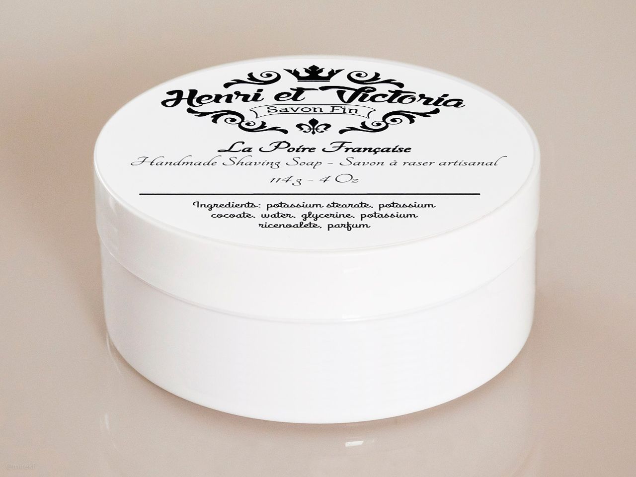 Opakowanie mydła do golenia Henri et Victoria La Poire Française Shaving Soap